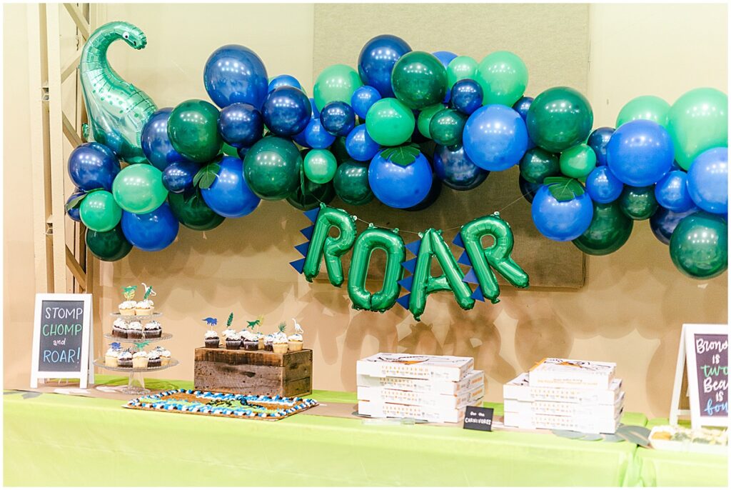 roar birthday balloon, balloon garland,  how to make a balloon garland, diy balloon garland